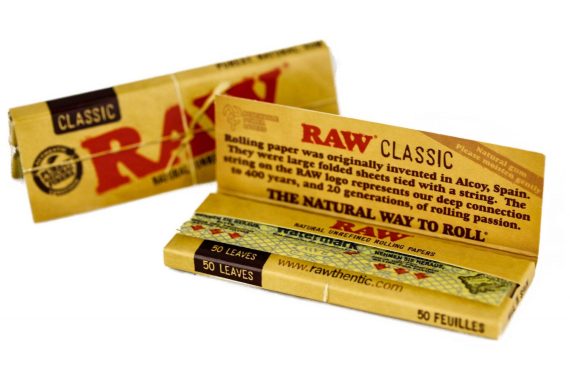 20200621_185418245_iOS-scaled RAW Classic Papers rolling paper